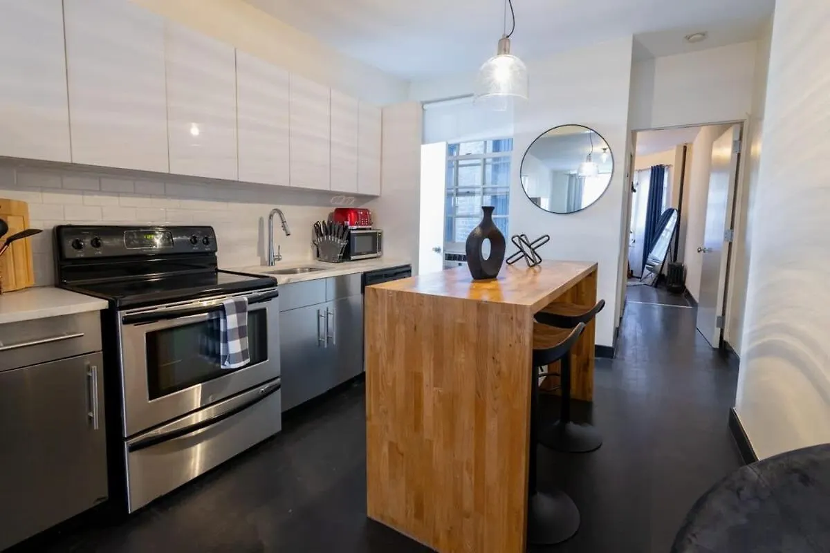 E10-1 Designer East Village Townhouse 1Br New York