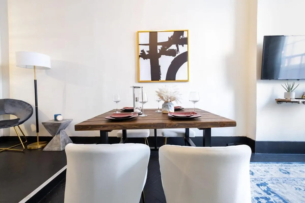 E10-1 Designer East Village Townhouse 1Br New York