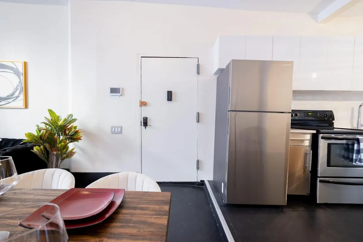 E10-1 Designer East Village Townhouse 1Br New York