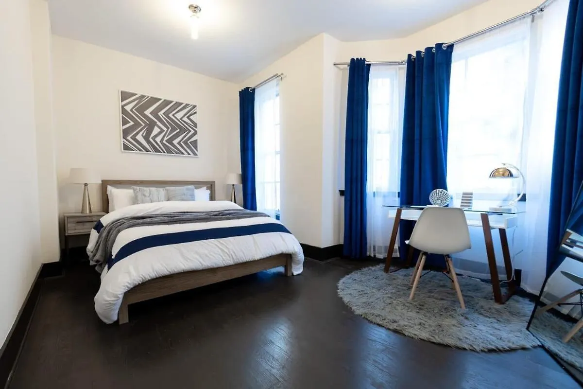 E10-1 Designer East Village Townhouse 1Br New York